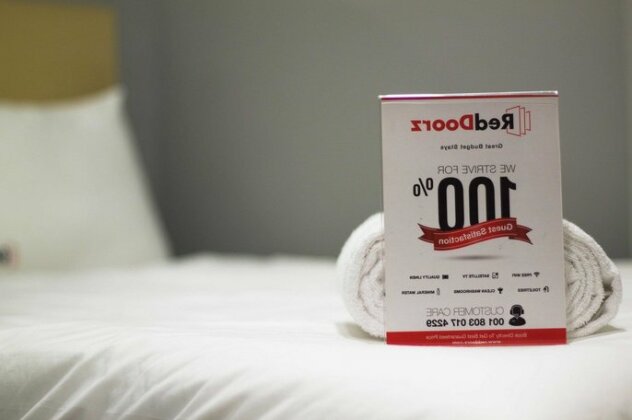 RedDoorz Plus @ Padma Utara 2 - Photo4