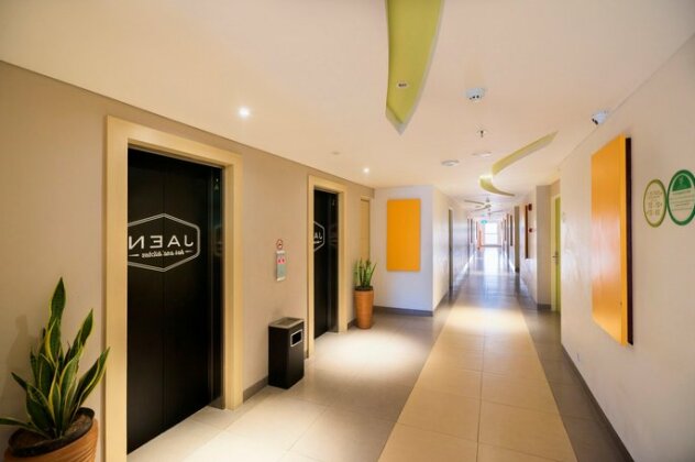 Zest Hotel Legian - Photo2