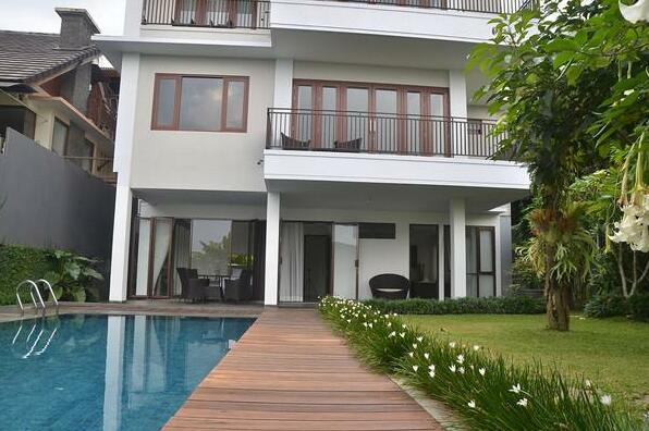 Asri Villa Dago Private Pool - Photo2