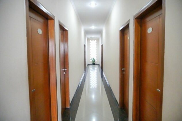 RedDoorz near Farmhouse 3 - Photo5