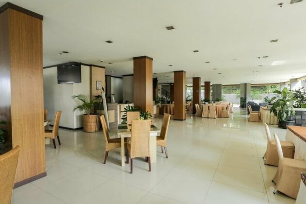 RedDoorz Plus near Farmhouse Lembang - Photo2