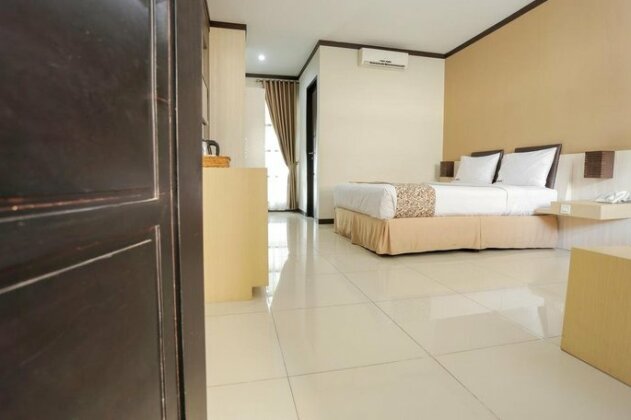 RedDoorz Plus near Farmhouse Lembang - Photo4