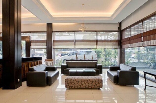 RedDoorz Plus near Floating Market Lembang - Photo3