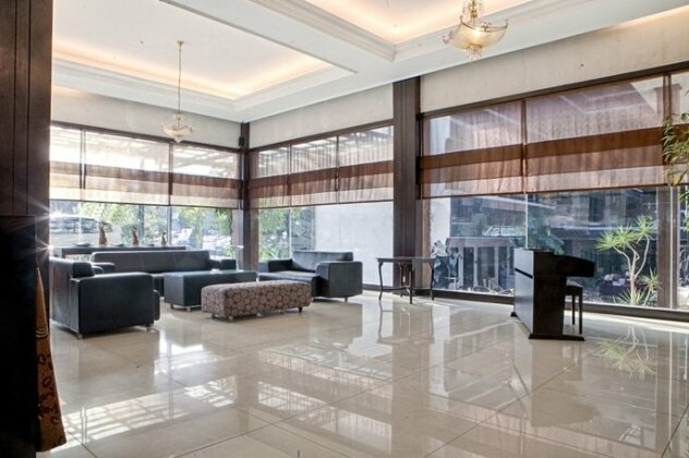 RedDoorz Plus near Floating Market Lembang - Photo4