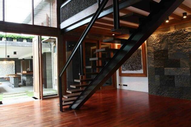 The Beautiful and Unique Omega Villa - Photo2
