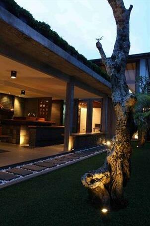 The Beautiful and Unique Omega Villa - Photo4