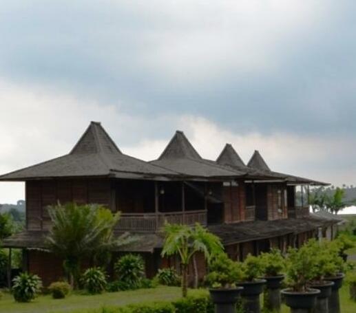 Villa Rumah Kayu Java Joglo