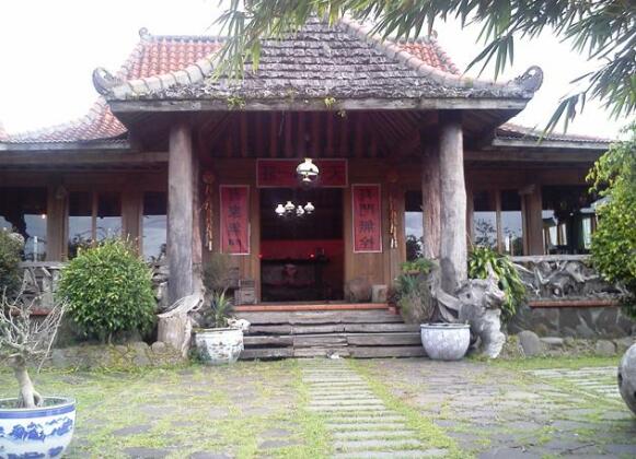 Villa Rumah Kayu Java Joglo - Photo2