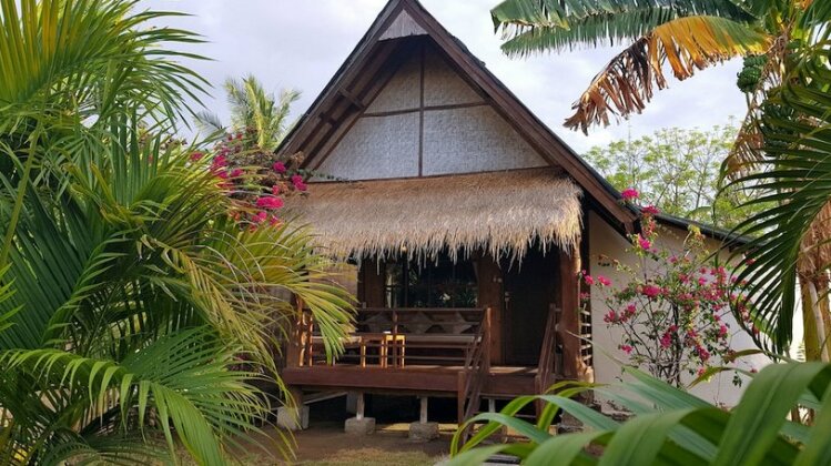 Adeng-Adeng Bungalows - Photo2