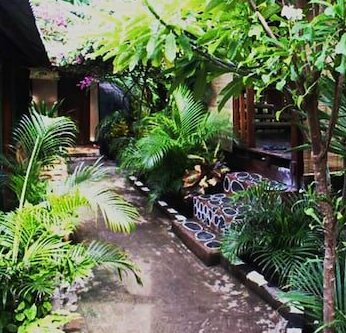 Gili Bong - Photo2