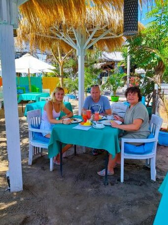 Zipp Bar Restaurant & Bungalows - Photo2