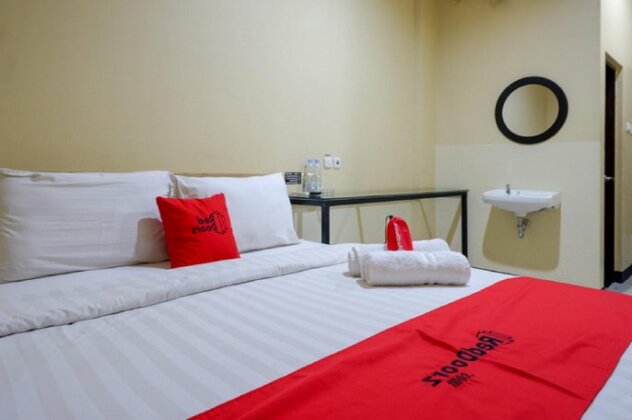 RedDoorz @ G Hotel Luwuk - Photo3