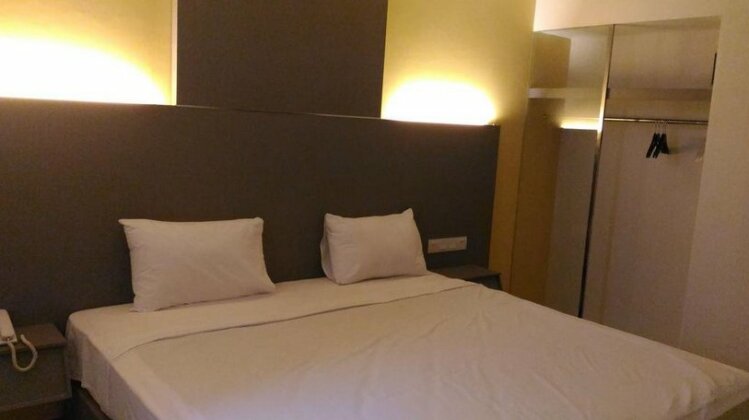 Hotel Kharisma Madiun - Photo3