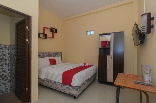 RedDoorz Syariah near Politeknik Negeri Madiun - Photo2