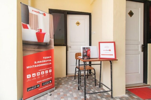 RedDoorz Syariah near Politeknik Negeri Madiun - Photo3