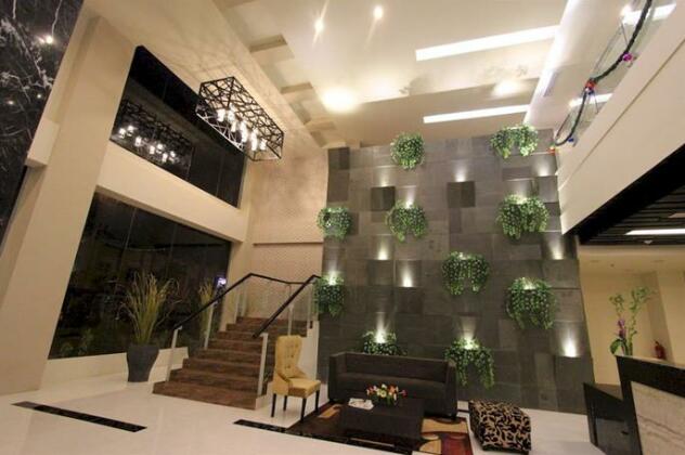 The Sun Hotel Madiun - Photo2