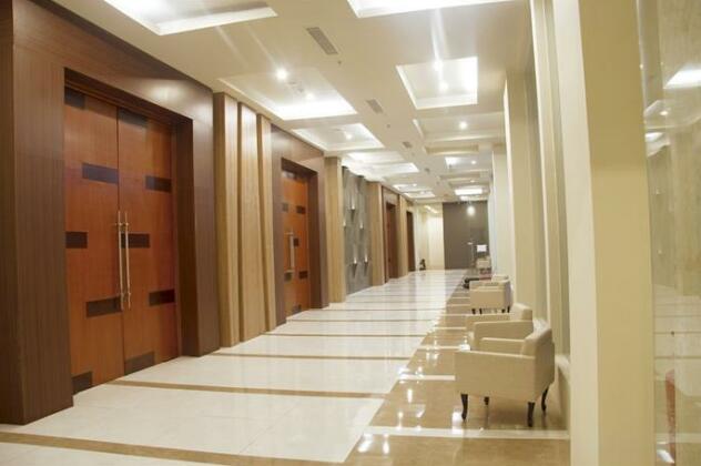 The Sun Hotel Madiun - Photo4