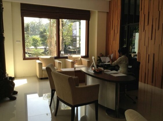 Hotel Safira Magelang - Photo4