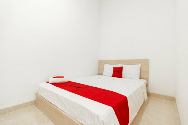 RedDoorz @ Graha Cemerlang Maros - Photo5