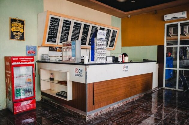 RedDoorz Plus near Sultan Hasanuddin Airport - Photo5