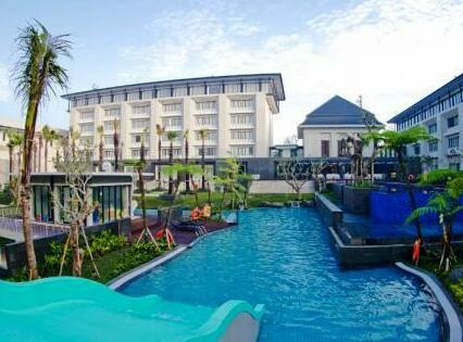 Harris Hotel & Conventions Malang - Photo4