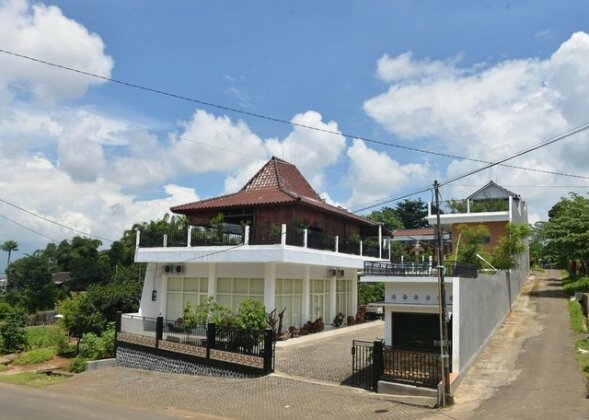 Malang Hill Gallery & Homestay - Photo2