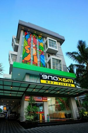 MaxOne Ascent Hotels Malang - Photo2