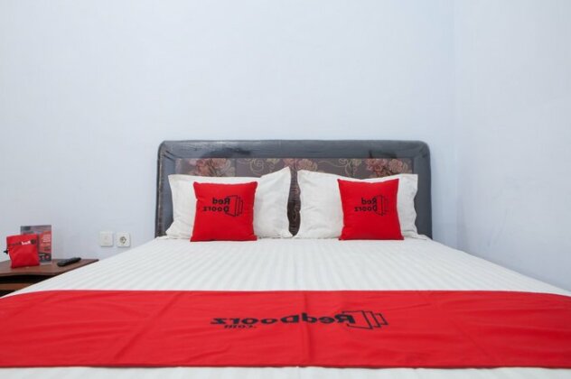 RedDoorz @ Ciliwung Street - Photo4
