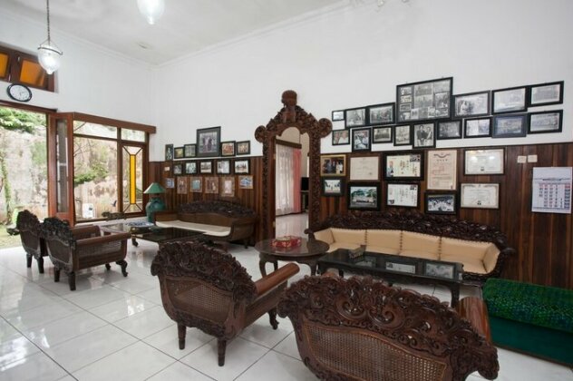 RedDoorz Plus near Brawijaya University - Photo5