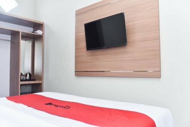 RedDoorz Plus near Malang Town Square - Photo3