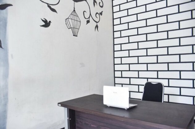 RedDoorz Plus near Malang Town Square - Photo4