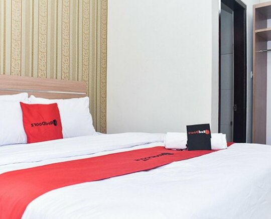 RedDoorz Plus near Malang Town Square - Photo5