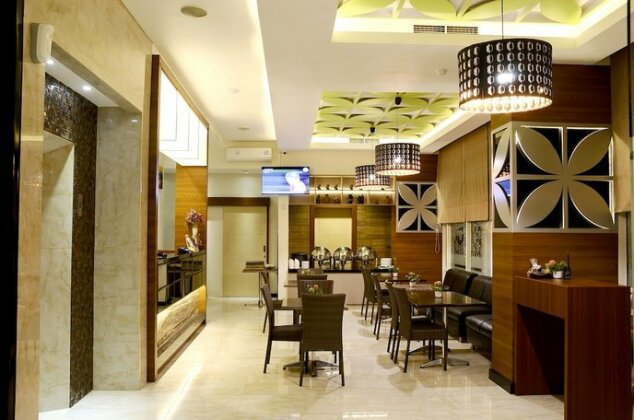 Biz Boulevard Hotel - Photo2