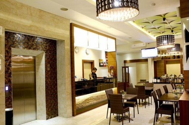 Biz Boulevard Hotel - Photo4