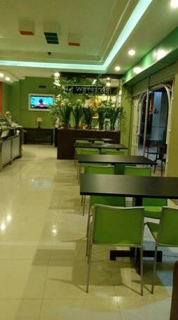 Hash Inn Marina - Photo2