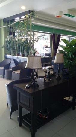Hash Inn Marina - Photo3