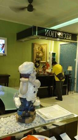 Hash Inn Marina - Photo4
