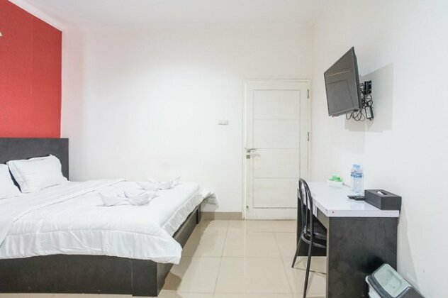 Heine Hotel & Resto - Photo2
