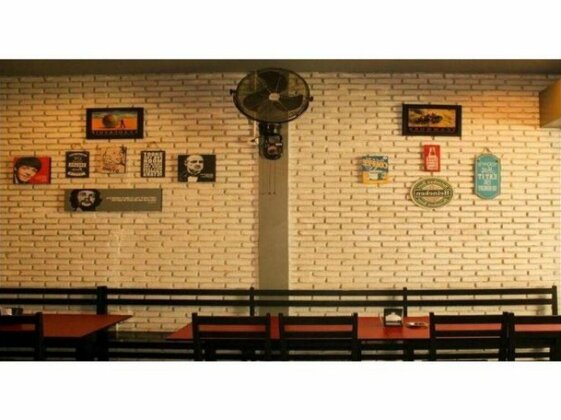 Heine Hotel & Resto - Photo3