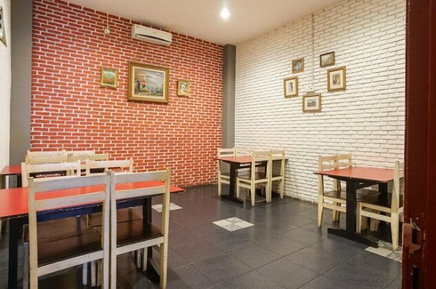 Heine Hotel & Resto - Photo4