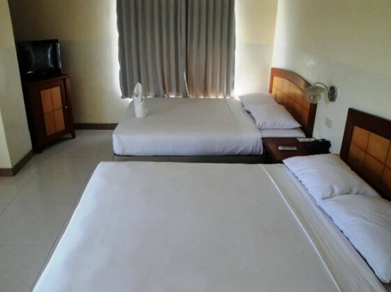 Hotel Celebes - Photo2