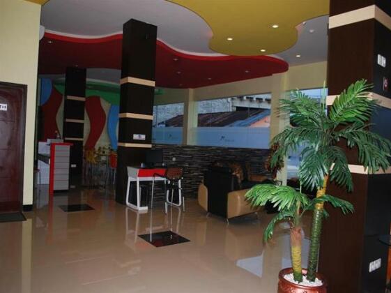 Marina Hotel Manado - Photo2