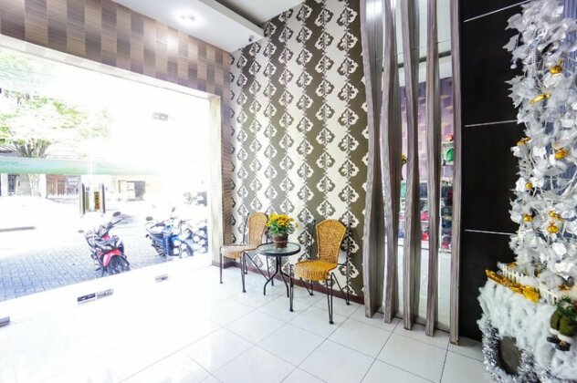 OYO 2526 Hotel D'komo - Photo5