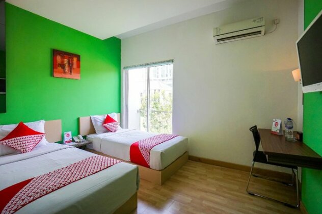 OYO 770 De Nearby Hotel - Photo2