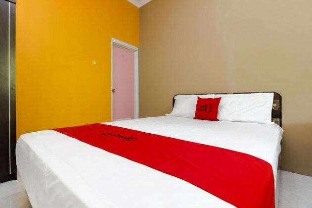 RedDoorz @ Jalan Pramuka Manado - Photo5