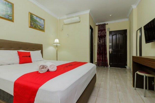 RedDoorz @ Malalayang 2 Manado - Photo2