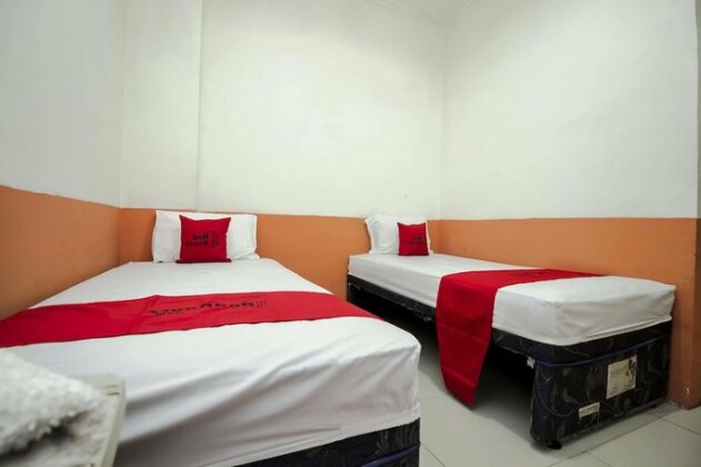 RedDoorz near Jalan Jenderal Sudirman - Photo5