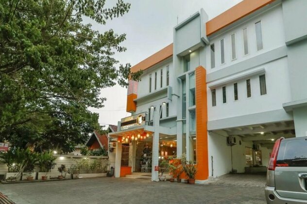 RedDoorz near Manado Town Square - Photo2