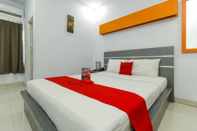 RedDoorz near Manado Town Square - Photo3