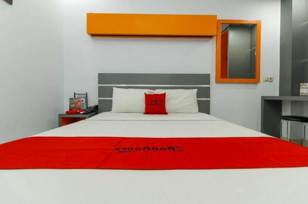 RedDoorz near Manado Town Square - Photo5